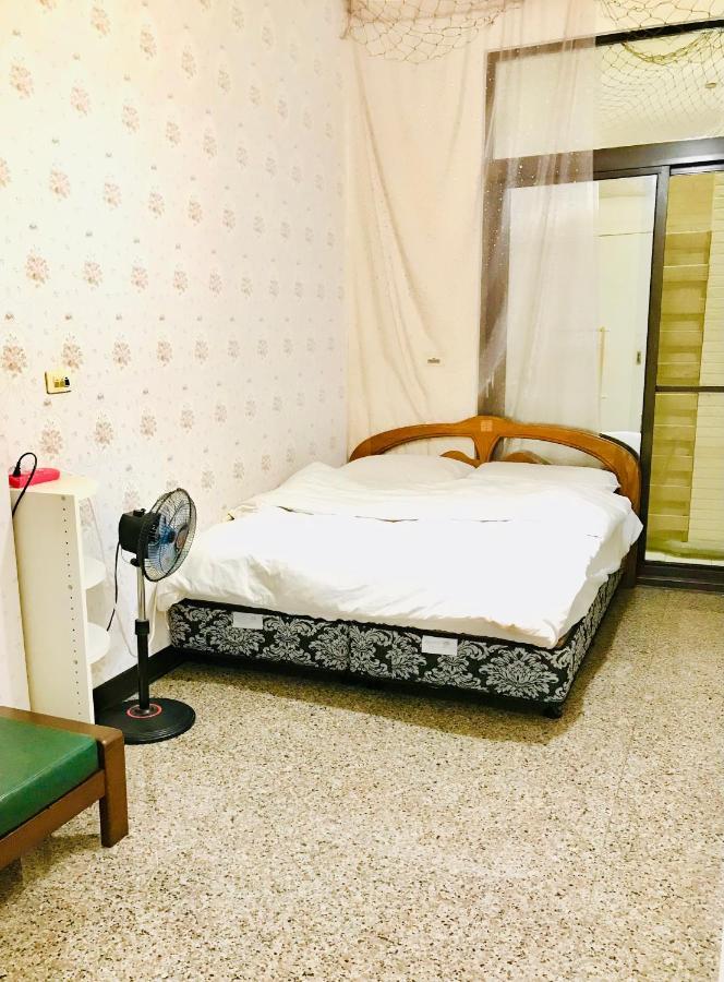 花園夜市易民宿 Тайнан Екстериор снимка